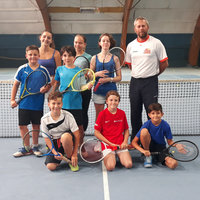 Tennisspieler in der Halle