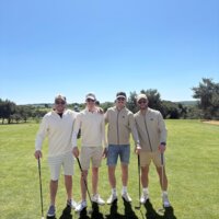 Tennisschülerinnen am Tennisplatz